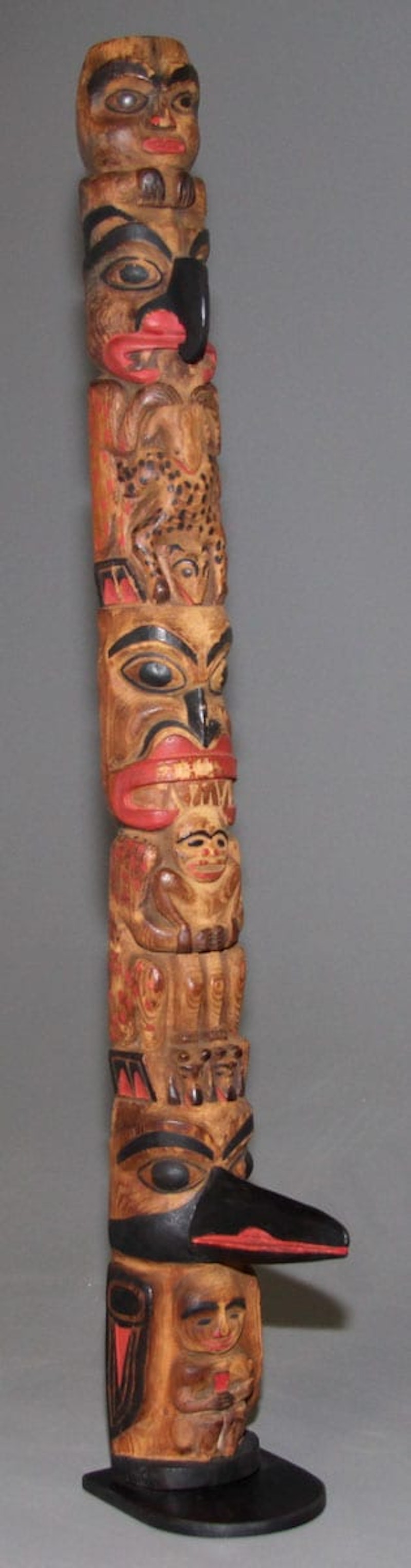 Haida Hollowback Totem Image 1